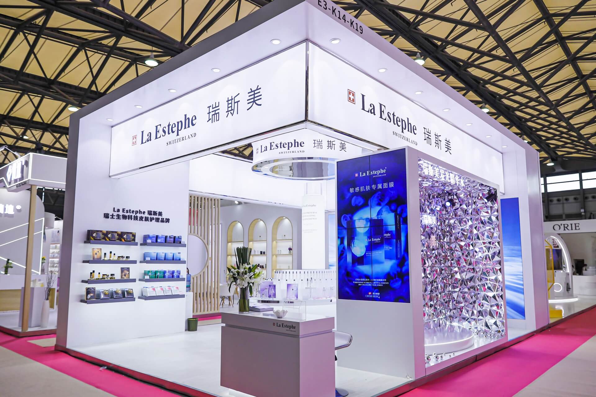 La Estephe's brand-new Snow crystal revitalizing skin care series was launched at the Shanghai Beauty Expo, setting off a new round of anti-oxidant craze!